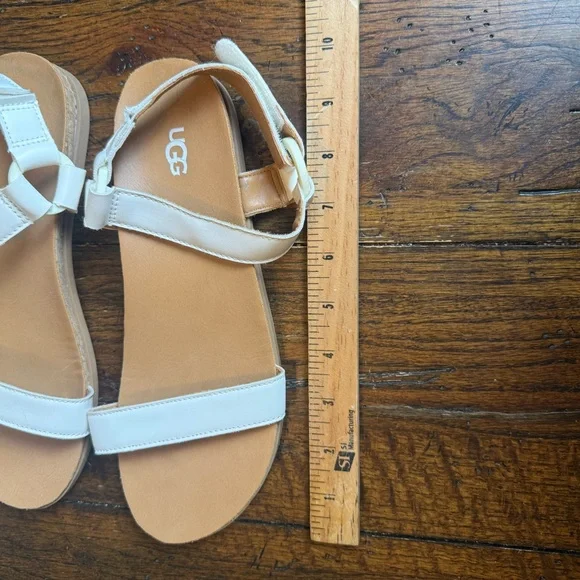 UGG Women's White Sandals 6 - Picture 6 of 9
